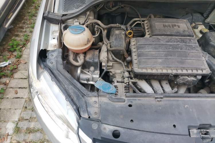 Used Volkswagen Santana 2013 1.6L Automatic Comfort Edition Engine Bay Right