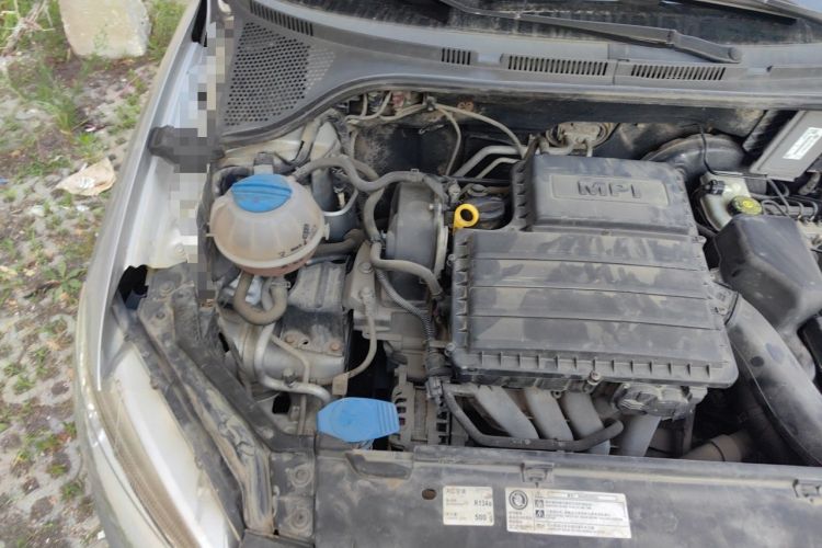 Used Volkswagen Santana 2013 1.6L Manual Comfort Edition Engine Bay Right