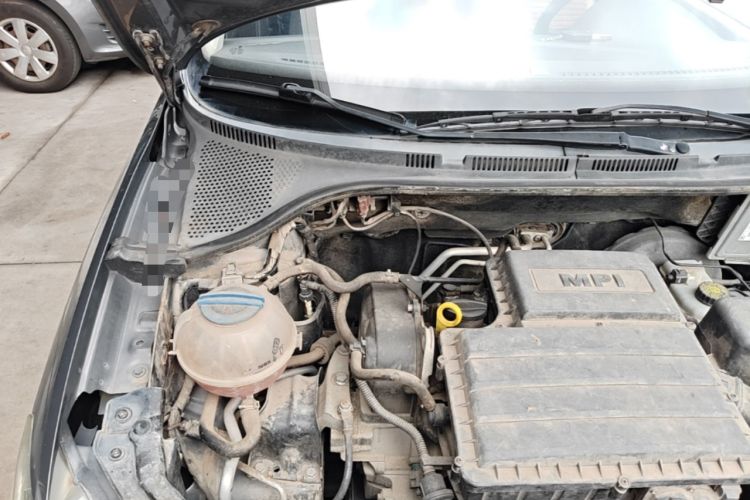 Used Volkswagen Santana 2013 1.4L Manual Fashion Edition Engine Bay Right