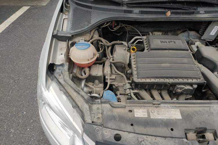 Used Volkswagen Santana 2013 1.6L Automatic Comfort Edition Engine Bay Right