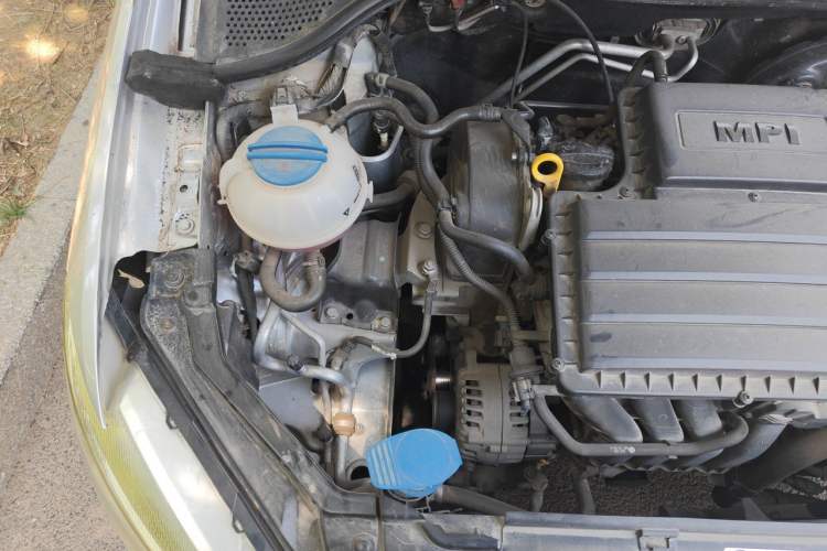 Used Volkswagen Santana 2013 1.6L Manual Comfort Edition Engine Bay Right