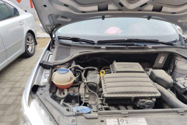 Used Volkswagen Santana 2013 1.4L Manual Comfort Edition Engine Bay Right