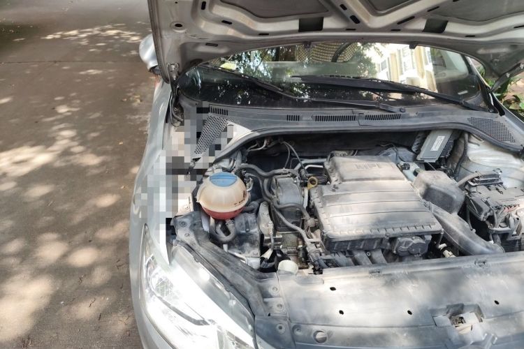 Used Volkswagen Santana 2013 1.6L Automatic Fashion Edition Engine Bay Right