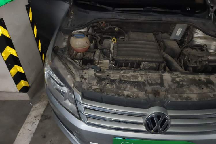 Used Volkswagen Santana 2013 1.6L Automatic Comfort Edition Engine Bay Right