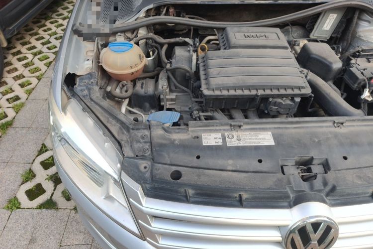 Used Volkswagen Santana 2013 1.6L Automatic Fashion Edition Engine Bay Right