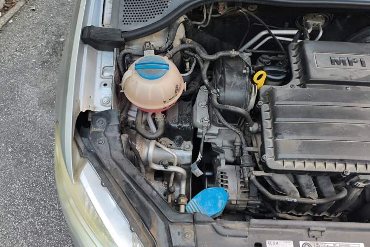 Used Volkswagen Santana 2013 1.4L Manual Comfort Edition Engine Bay Right
