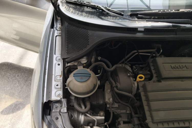 Used Volkswagen Santana 2013 1.6L Automatic Comfort Edition Engine Bay Right