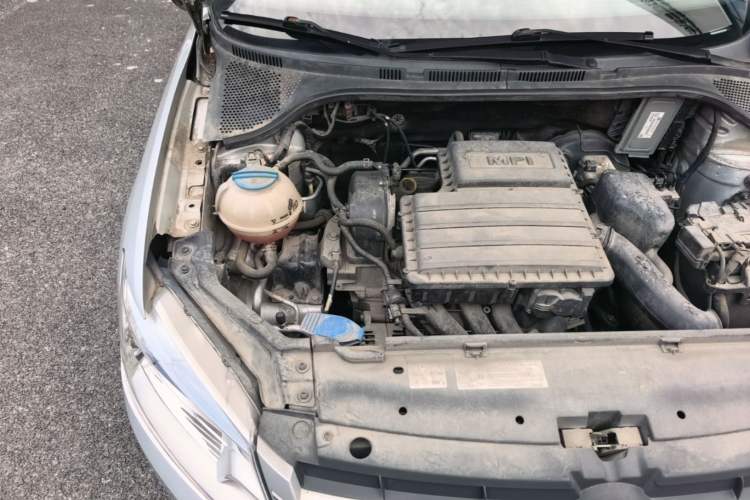 Used Volkswagen Santana 2013 1.6L Manual Comfort Edition Engine Bay Right