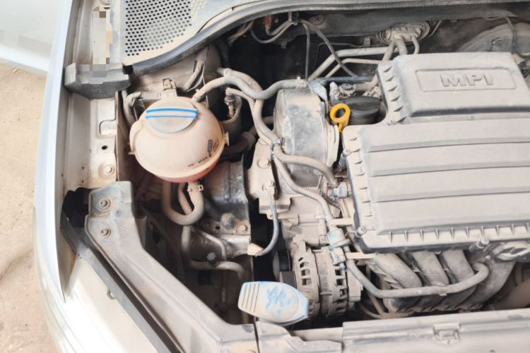 Used Volkswagen Santana 2013 1.6L Manual Luxury Edition Engine Bay Right