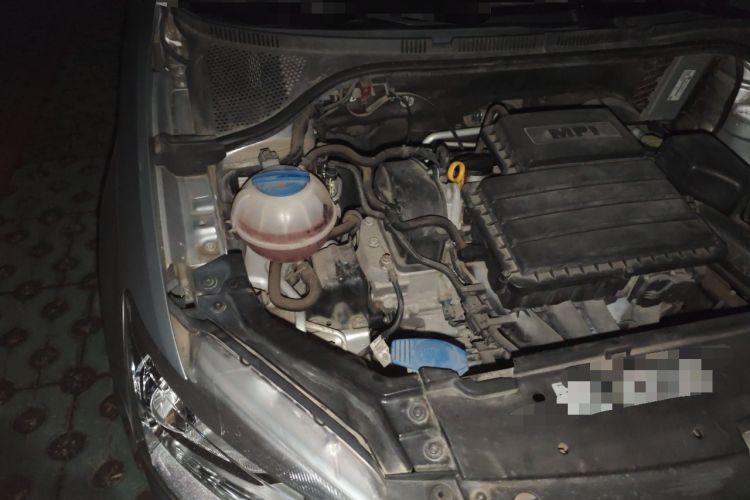 Used Volkswagen Santana 2013 1.6L Manual Fashion Edition Engine Bay Right