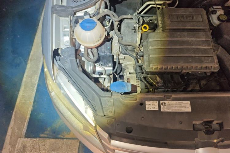 Used Volkswagen Santana 2013 1.6L Automatic Fashion Edition Engine Bay Right