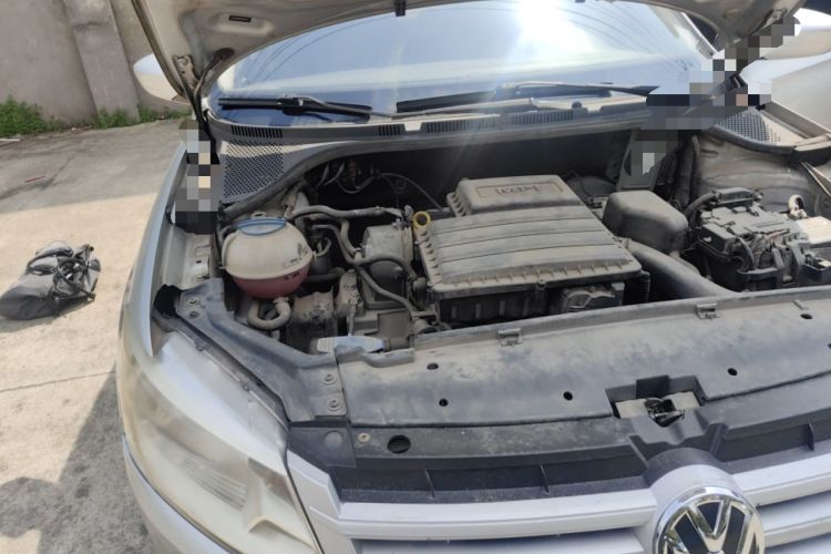 Used Volkswagen Santana 2013 1.6L Automatic Fashion Edition Engine Bay Right