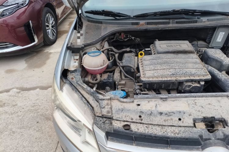 Used Volkswagen Santana 2013 1.6L Manual Comfort Edition Engine Bay Right