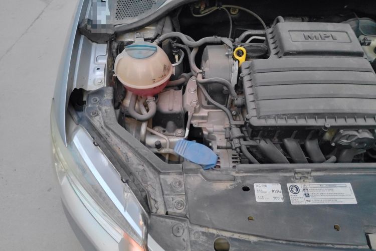 Used Volkswagen Santana 2013 1.6L Manual Comfort Edition Engine Bay Right