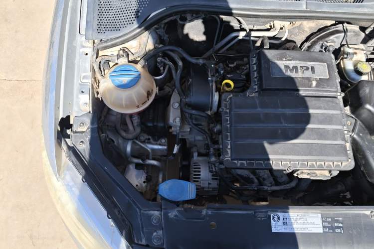 Used Volkswagen Santana 2013 1.6L Manual Fashion Edition Engine Bay Right