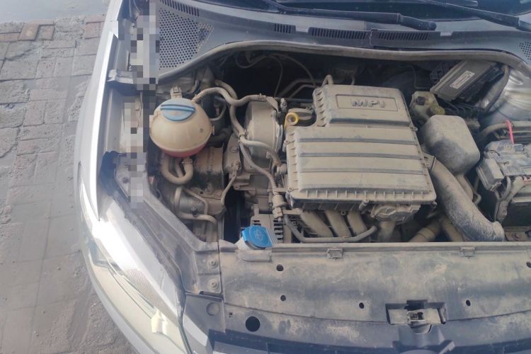 Used Volkswagen Santana 2013 1.6L Automatic Fashion Edition Engine Bay Right