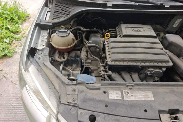Used Volkswagen Santana 2013 1.6L Manual Fashion Edition Engine Bay Right