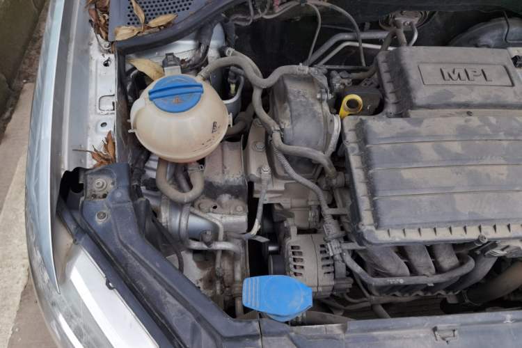 Used Volkswagen Santana 2013 1.6L Automatic Fashion Edition Engine Bay Right