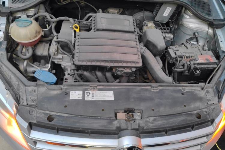 Used Volkswagen Santana 2013 1.6L Manual Comfort Edition Engine Bay