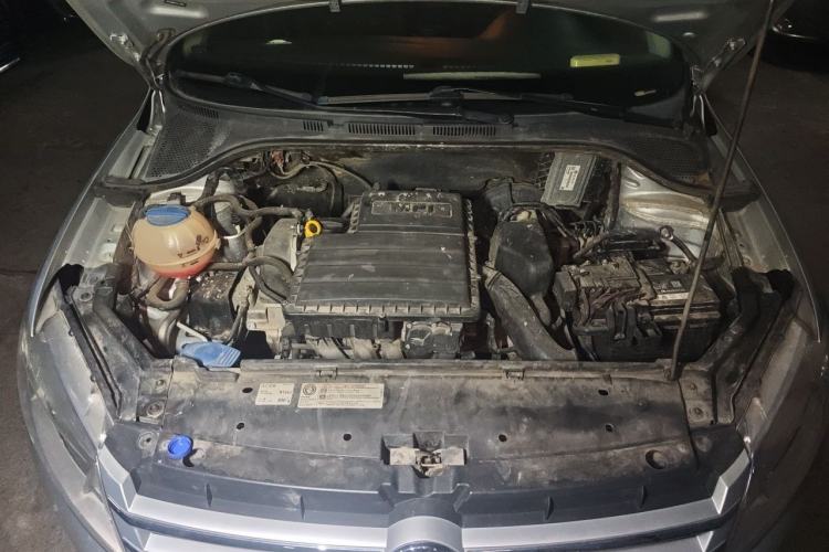Used Volkswagen Santana 2013 1.6L Automatic Luxury Edition Engine Bay