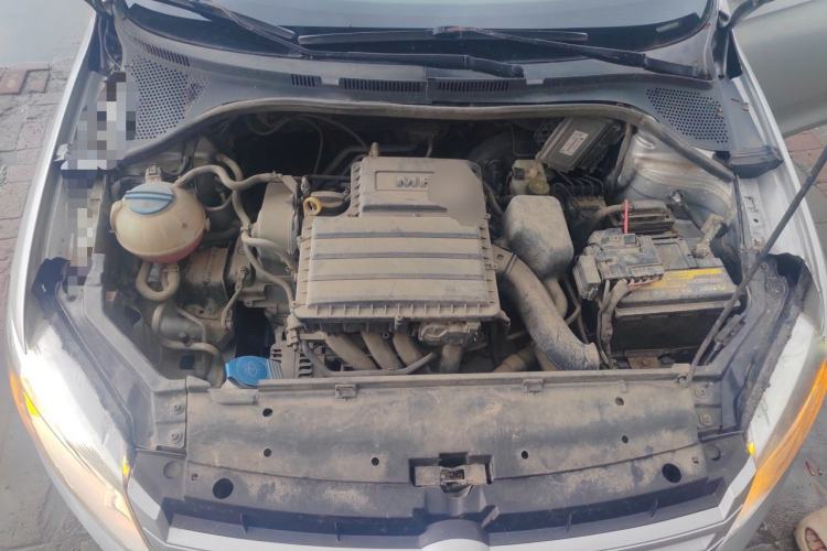 Used Volkswagen Santana 2013 1.6L Automatic Fashion Edition Engine Bay
