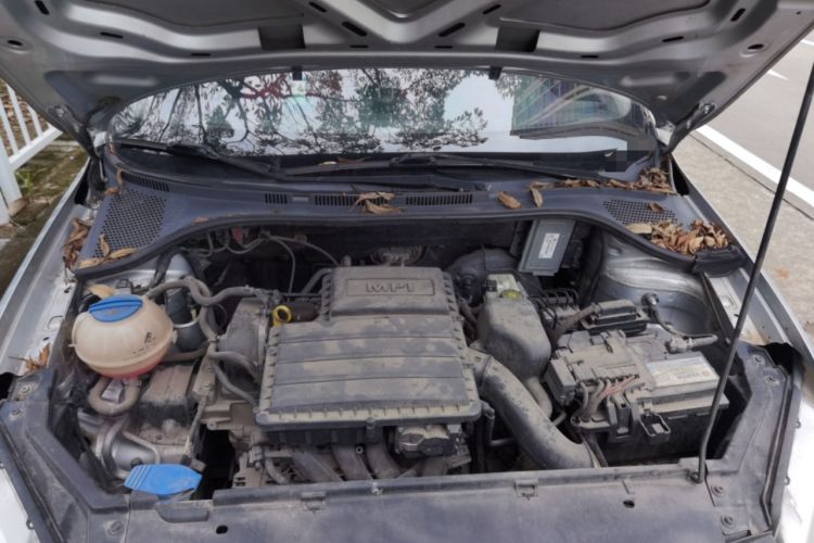 Used Volkswagen Santana 2013 1.6L Automatic Fashion Edition Engine Bay