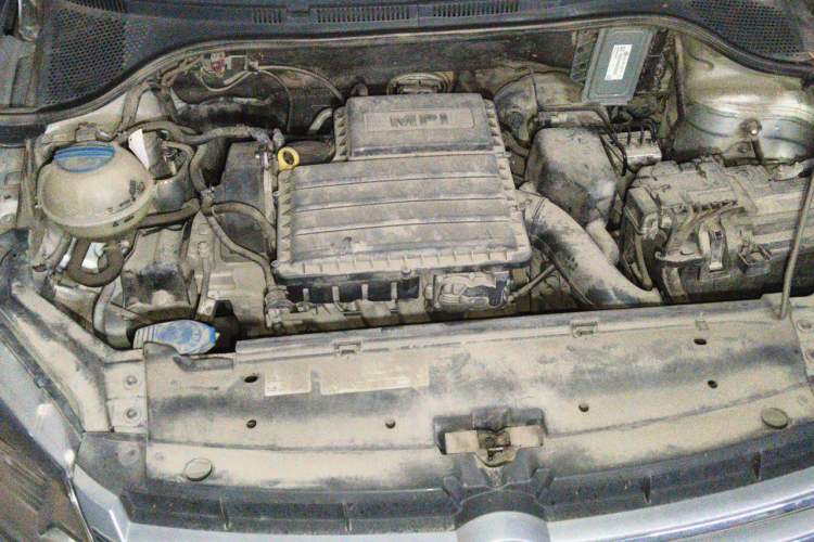 Used Volkswagen Santana 2013 1.6L Manual Luxury Edition Engine Bay