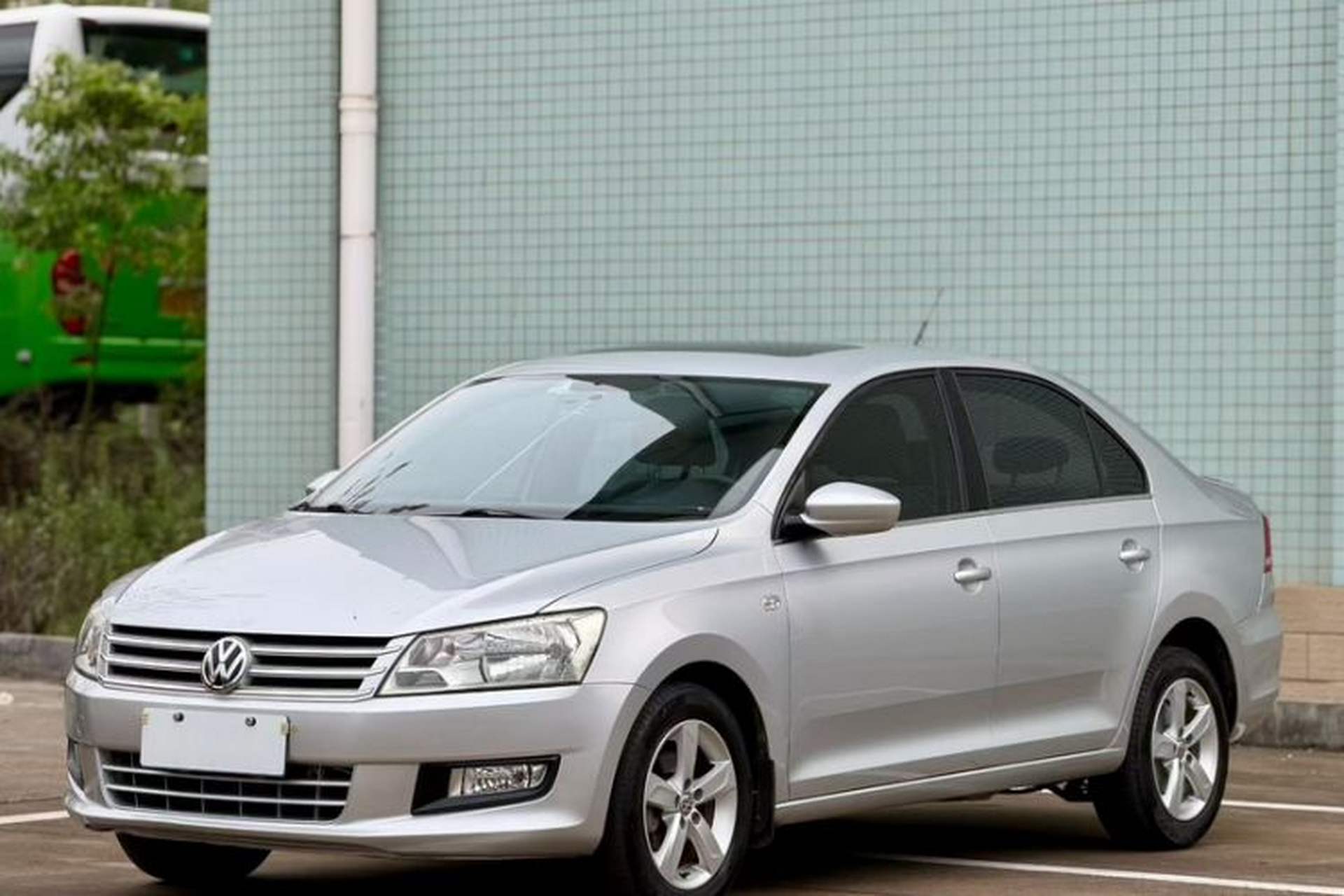 Used Volkswagen Santana 2013 1.6L Automatic Comfort Edition Front Left 45 Deg