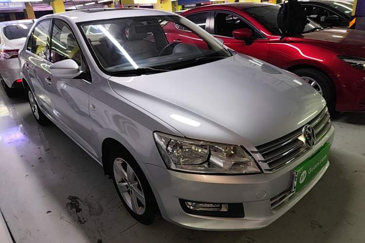 Used Volkswagen Santana 2013 1.6L Automatic Comfort Edition Front Right 45 Deg