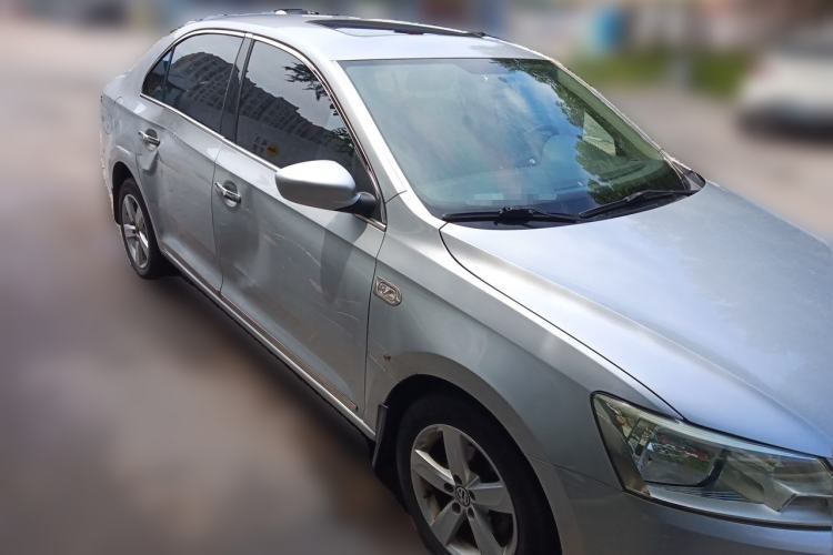 Used Volkswagen Santana 2013 1.6L Manual Comfort Edition Front Right 45 Deg