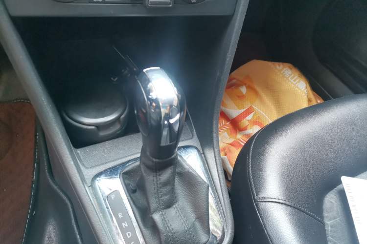 Used Volkswagen Santana 2013 1.6L Automatic Comfort Edition Gear Lever