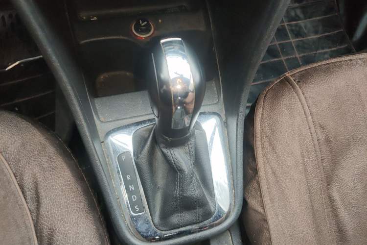 Used Volkswagen Santana 2013 1.6L Automatic Comfort Edition Gear Lever