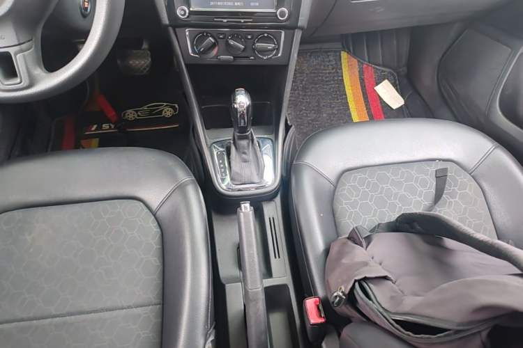 Used Volkswagen Santana 2013 1.6L Automatic Comfort Edition Gear Lever