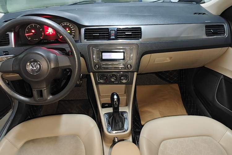 Used Volkswagen Santana 2013 1.6L Automatic Comfort Edition Gear Lever