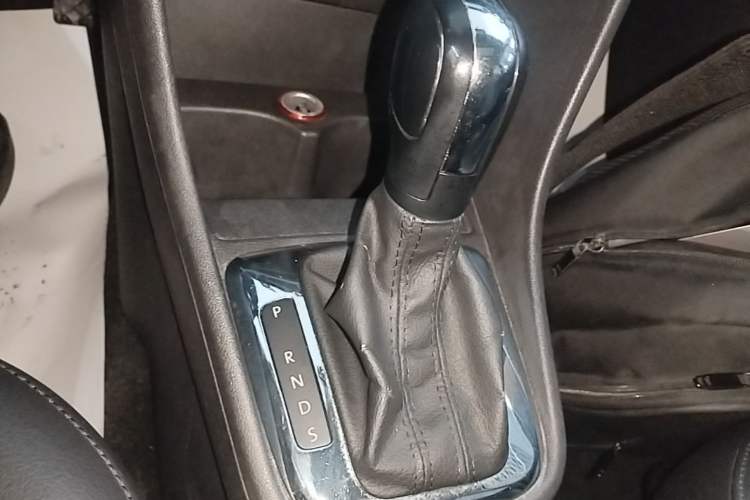 Used Volkswagen Santana 2013 1.6L Automatic Comfort Edition Gear Lever
