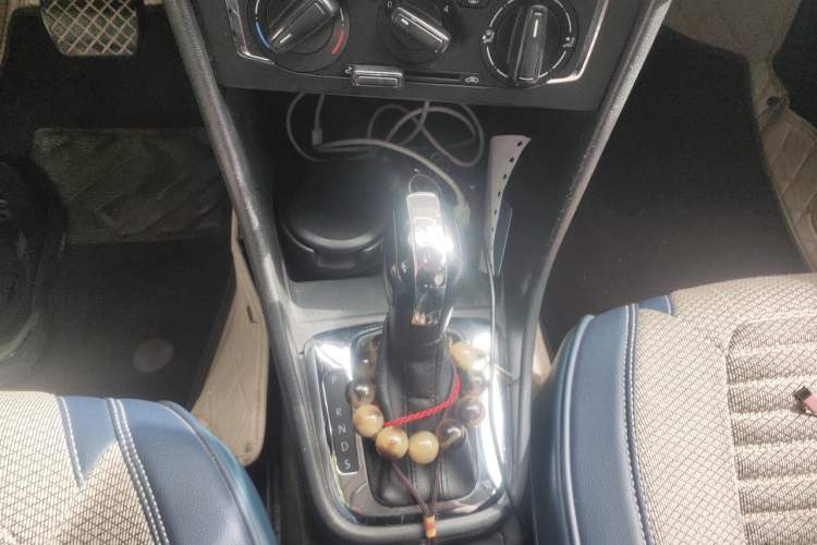 Used Volkswagen Santana 2013 1.6L Automatic Comfort Edition Gear Lever