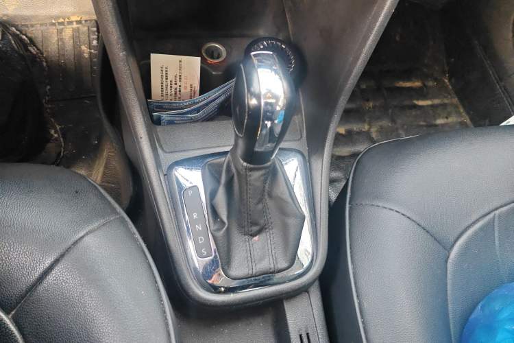 Used Volkswagen Santana 2013 1.6L Automatic Comfort Edition Gear Lever