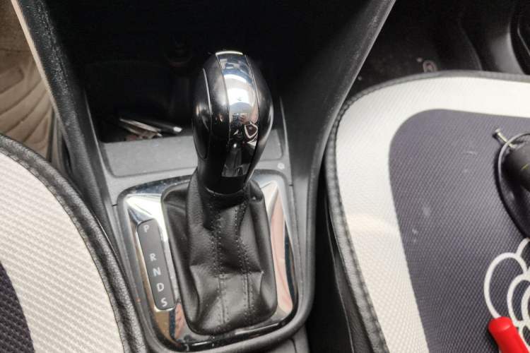 Used Volkswagen Santana 2013 1.6L Automatic Comfort Edition Gear Lever