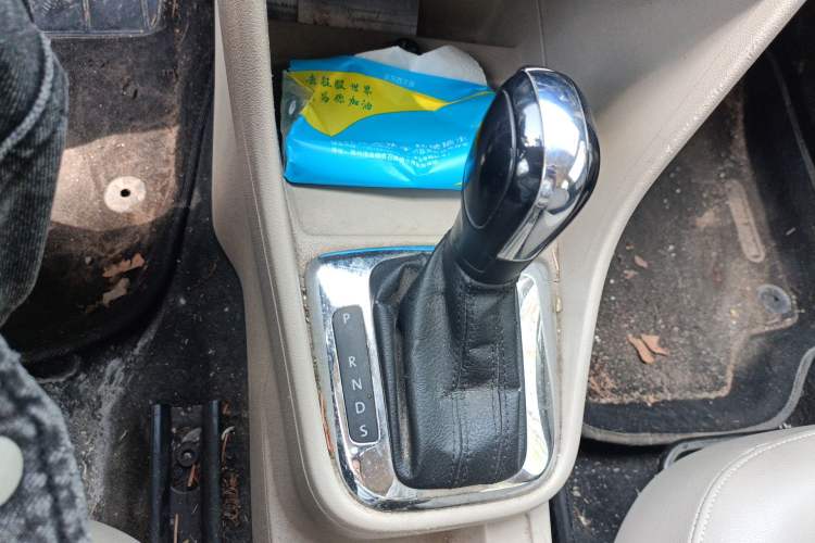 Used Volkswagen Santana 2013 1.6L Automatic Comfort Edition Gear Lever