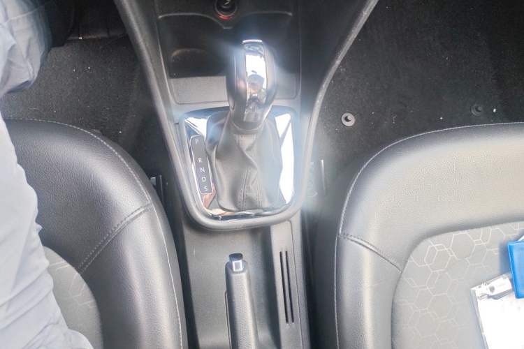 Used Volkswagen Santana 2013 1.6L Automatic Comfort Edition Gear Lever