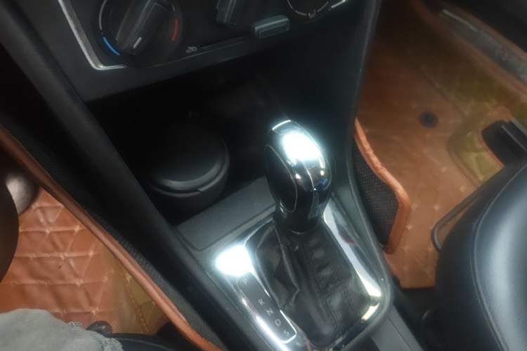 Used Volkswagen Santana 2013 1.6L Automatic Comfort Edition Gear Lever