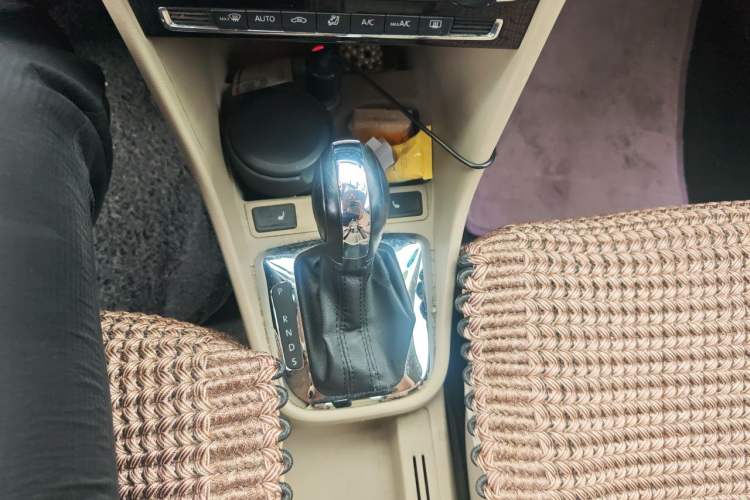 Used Volkswagen Santana 2013 1.6L Automatic Comfort Edition Gear Lever