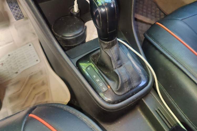 Used Volkswagen Santana 2013 1.6L Automatic Fashion Edition Gear Lever