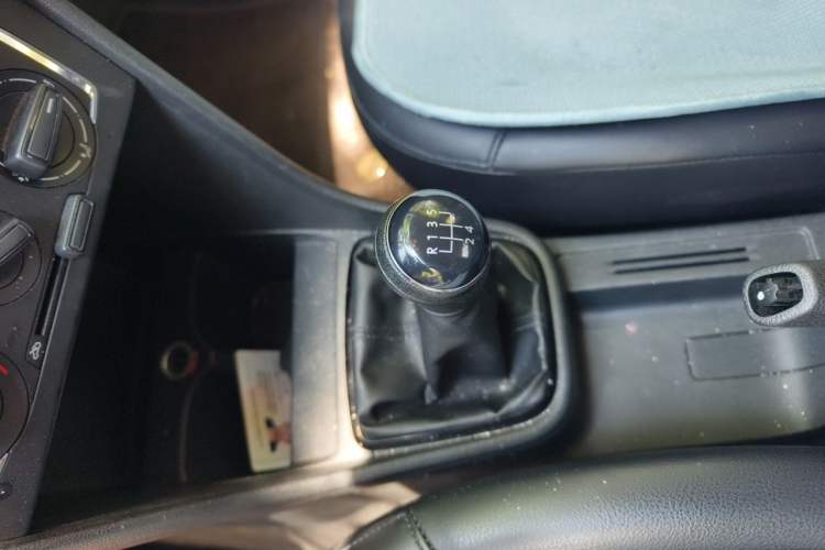 Used Volkswagen Santana 2013 1.4L Manual Comfort Edition Gear Lever
