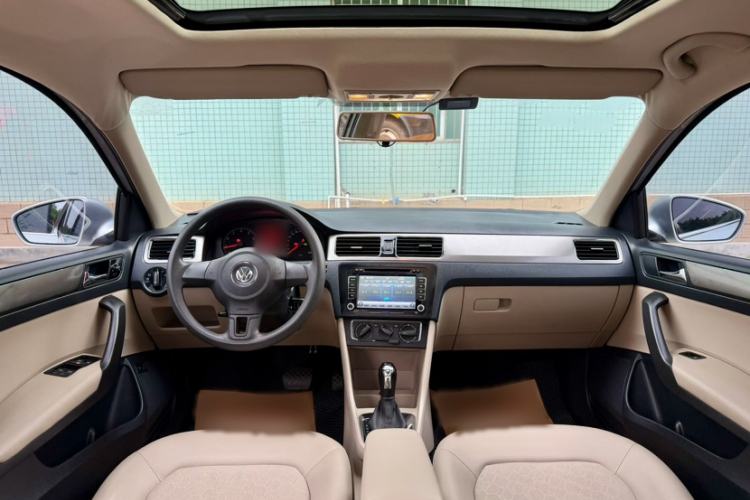 Used Volkswagen Santana 2013 1.6L Automatic Comfort Edition Interior 1