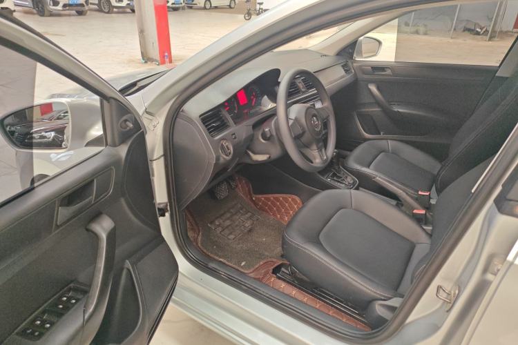 Used Volkswagen Santana 2013 1.6L Automatic Fashion Edition Interior 2