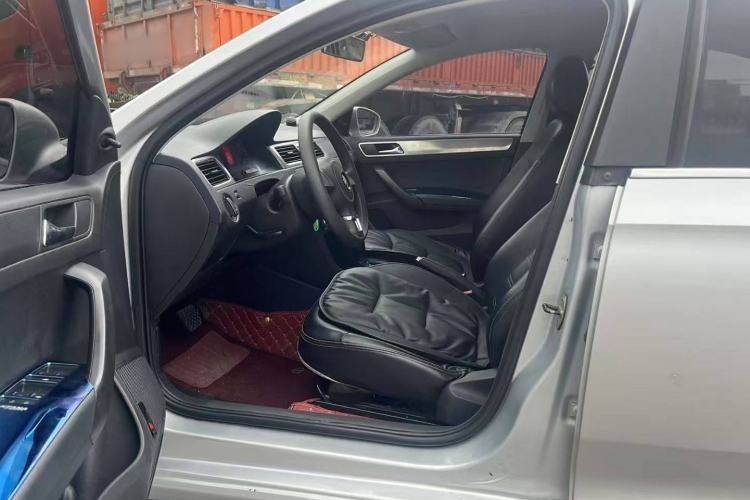 Used Volkswagen Santana 2013 1.6L Automatic Fashion Edition Interior 2