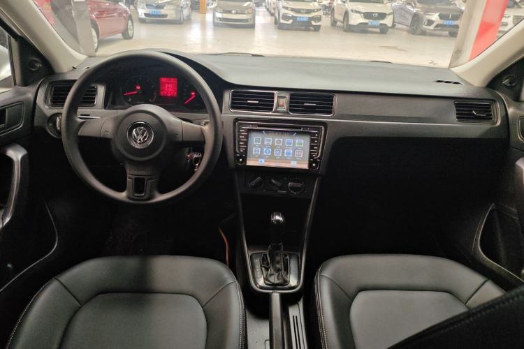 Used Volkswagen Santana 2013 1.6L Automatic Fashion Edition Interior 3