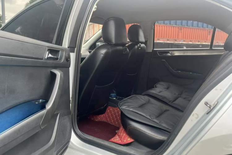 Used Volkswagen Santana 2013 1.6L Automatic Fashion Edition Interior 3