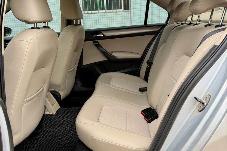 Used Volkswagen Santana 2013 1.6L Automatic Comfort Edition Interior 3
